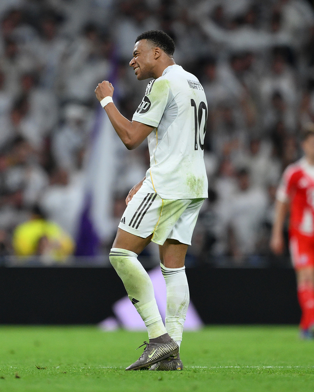 Mbappe rút ngắn tỷ số cho Real Madrid trước Bayern Munich