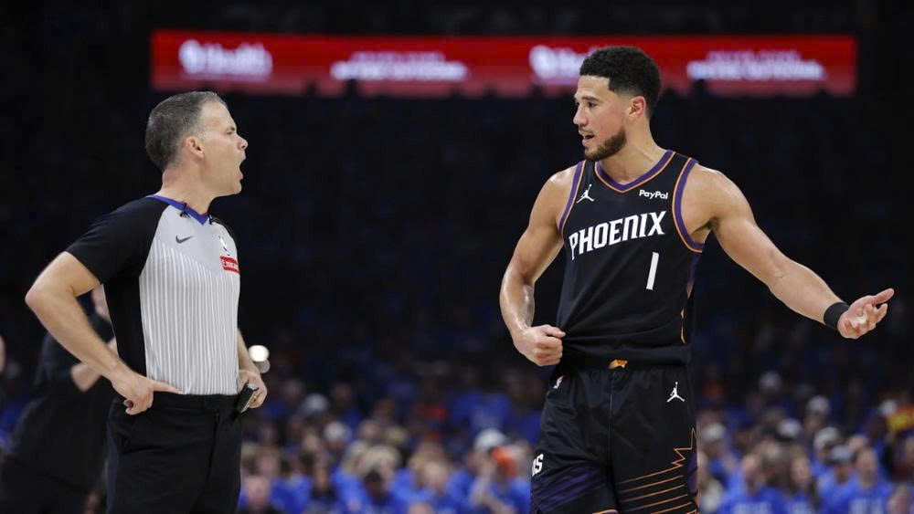 Devin Booker nhận án phạt