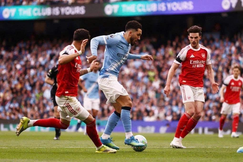 Rayan Cherki ghi bàn cho Manchester City